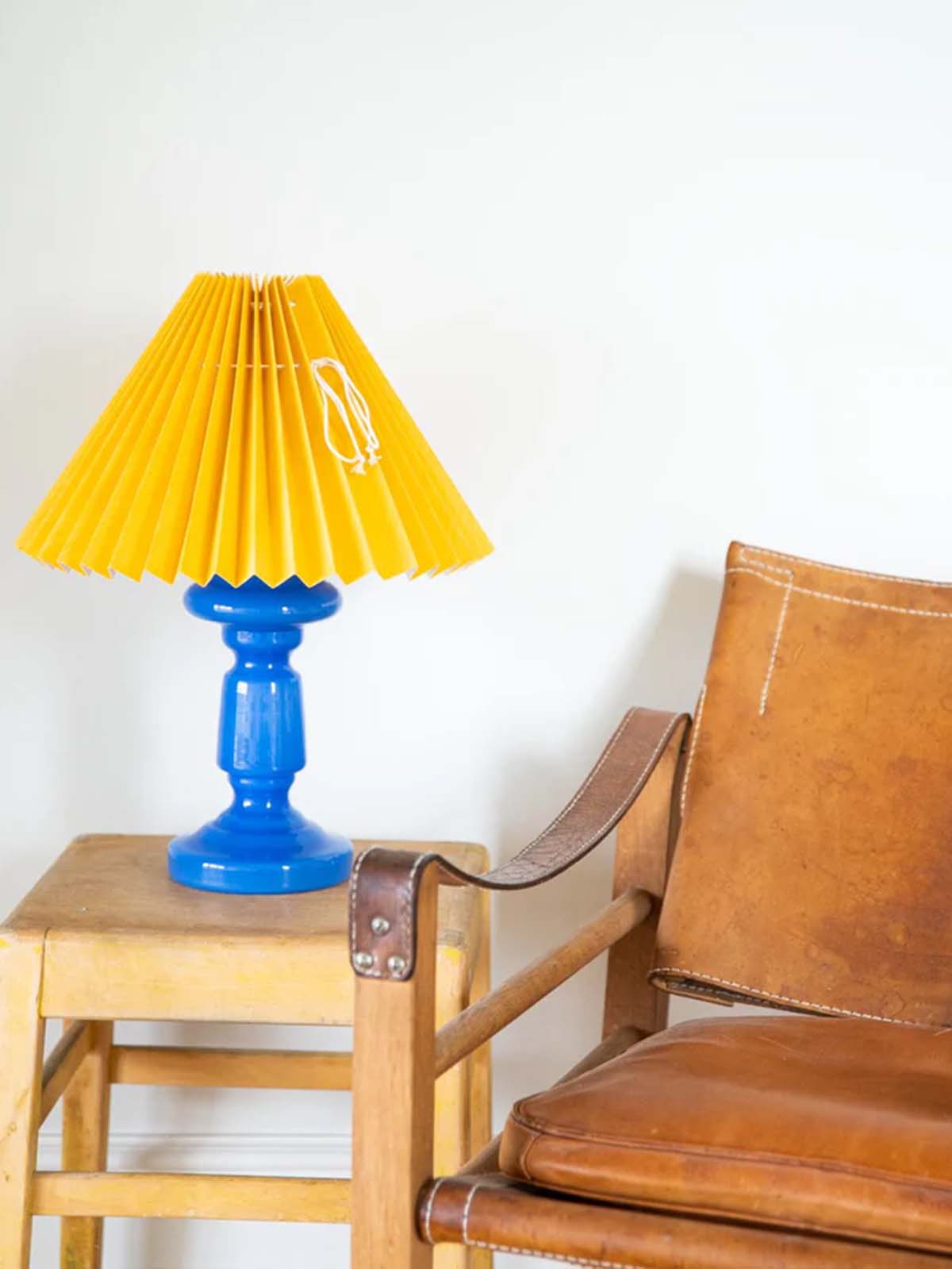 Alternative view of table lamp opal glass 