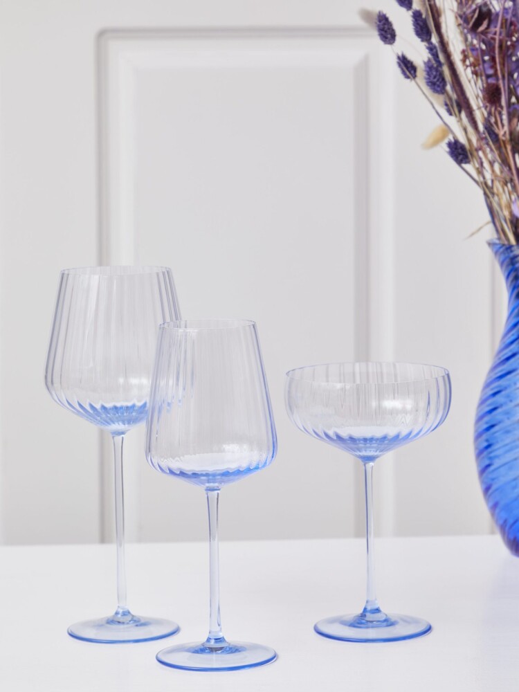 wine glass, red wine glass, white wine glass, remix by Sophie, mouth-blown wine glass, drill cover, light blue wine glass.