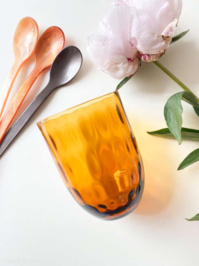 olive in dark amber, bamboo glass, olive glass, bamboo glass, anna von lipa mix & match, swil glass, wawe glass, harlequin glass, tumbler, water glass, drinking glass, drinking glass, stained glass, home interior, table cover, glass by anna von lipa, anna von lipa dealer, remix by sofie