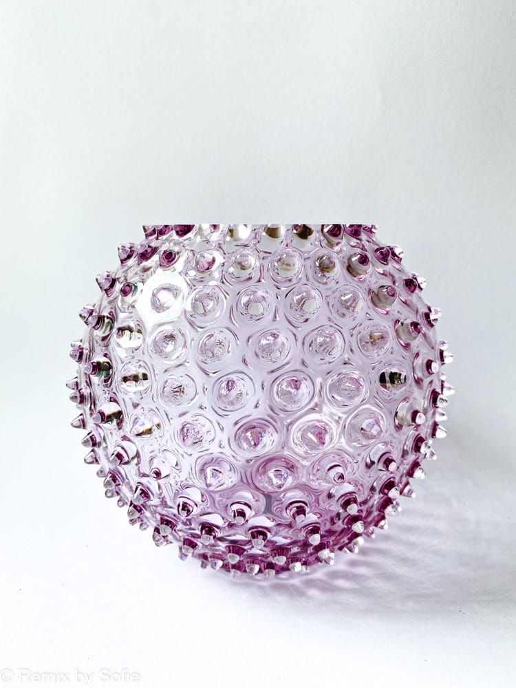 hedgehog vase 18 cm purple, anna von lipa vase, vase in hedgehog glass, mouth blown glass, hobnail glass, bohemian glass, remix by sofie, vase, flower vase, vase from Anna von Lipa, boron cover, interior, anna von lipa Dealer
