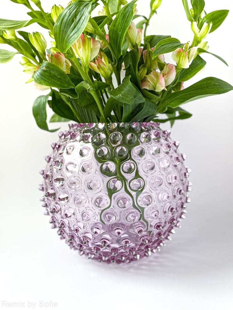 hedgehog vase 18 cm purple, anna von lipa vase, vase in hedgehog glass, mouth blown glass, hobnail glass, bohemian glass, remix by sofie, vase, flower vase, vase from Anna von Lipa, boron cover, interior, anna von lipa Dealer