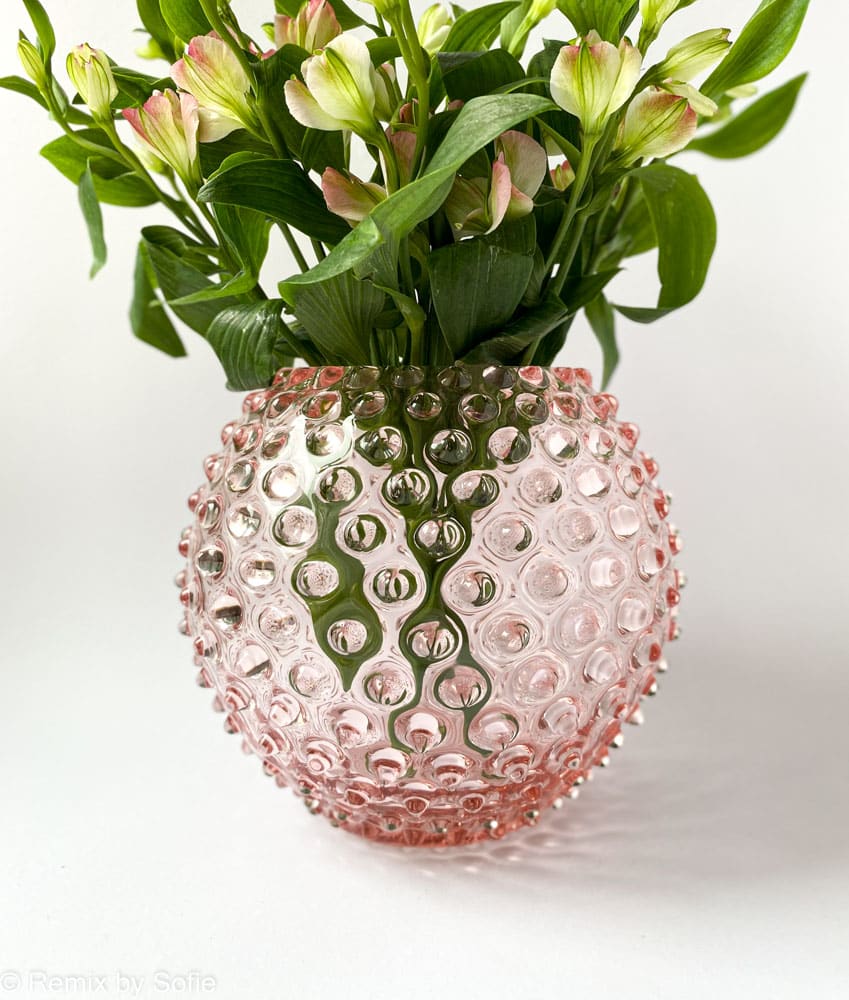 porcupine vase 18 cm pink, anna von lipa vase, vase in porcupine glass, mouth blown glass, hobnail glass, bohemian glass, remix by sofie, vase, flower vase, vase from Anna von Lipa, boron cover