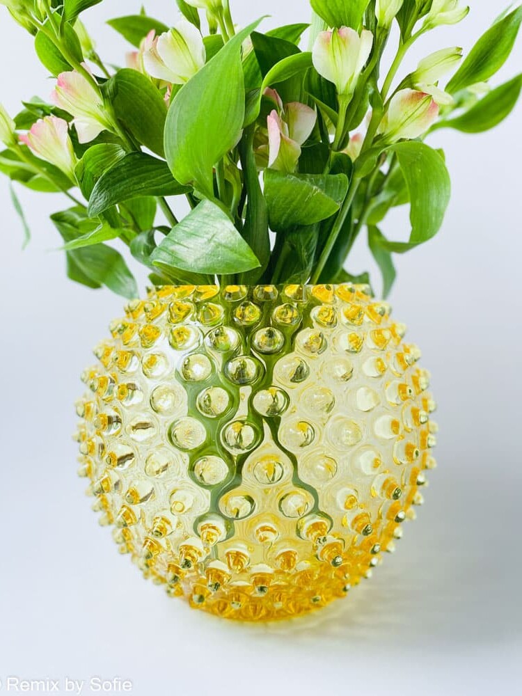 porcupine vase 18 cm lemon, anna von lipa vase, vase in porcupine glass, mouth blown glass, hobnail glass, bohemian glass, remix by sofie, vase, flower vase, vase from Anna von Lipa, boron cover