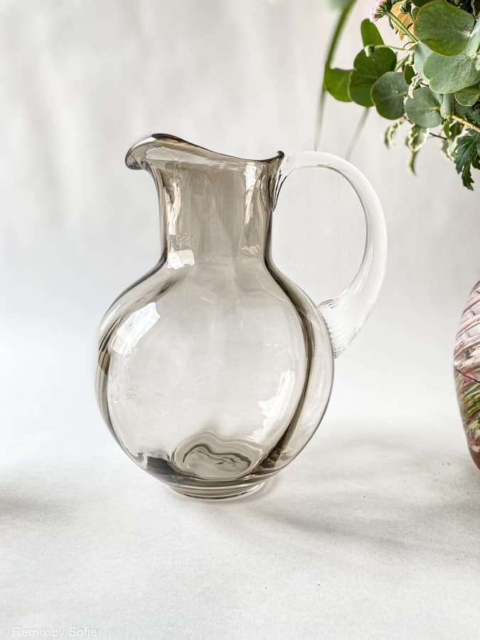 swirlande, jug with swirl, light chocolate, anna von lipa, swirl jug, glass jug, mouth blown jug, glass jug, anna von lipa glass, anna von lipa retailer, remix by sofie