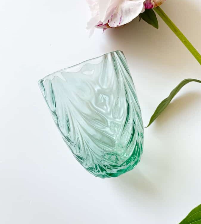 wawe i beryl, anna von lipa, Remix by Sofie, anna von lipa glass, mouthblown glass, handblown glass, glass, drinking glass, water glass, colored glass, mix and mattck glass, mix & mattck glass, tumbler, wawe glass, swirl glass, harlequin glass, spiral glass, bamboo glass, olive glass, table cover, anna von lipa glass, anna von lipa retailer