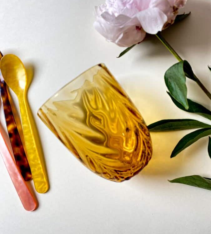 wawe in dark amber, olive glass, bamboo glass, anna von lipa mix & match, swil glass, wawe glass, harlequin glass, tumbler, water glass, drinking glass, drinking glass, stained glass, home interior, table setting, glass from anna von lipa, anna von lipa dealer, remix by sofie