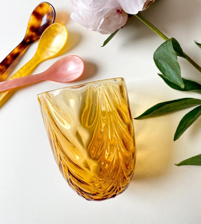wawe in dark amber, olive glass, bamboo glass, anna von lipa mix & match, swil glass, wawe glass, harlequin glass, tumbler, water glass, drinking glass, drinking glass, stained glass, home interior, table setting, glass from anna von lipa, anna von lipa dealer, remix by sofie