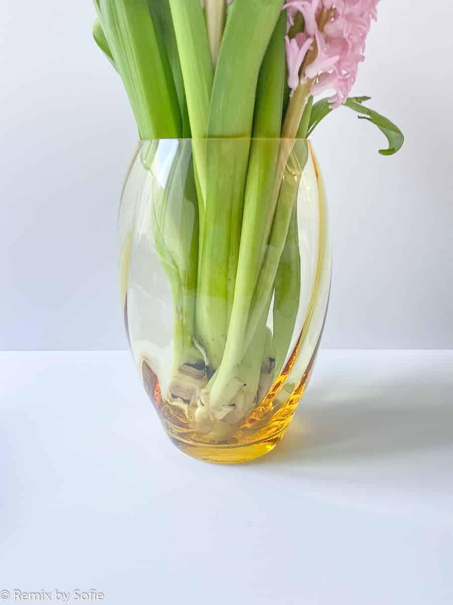 remix by Sofia, Anna von Lipa, Anna von Lipa vase, Anna von Lipa glass, mouth-blown glass, ellipse vase, flower vase, stained glass,