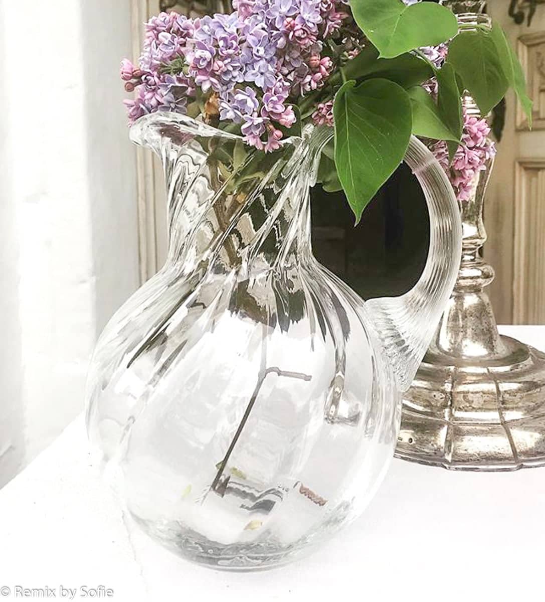 Anna von Lipa swivel pot