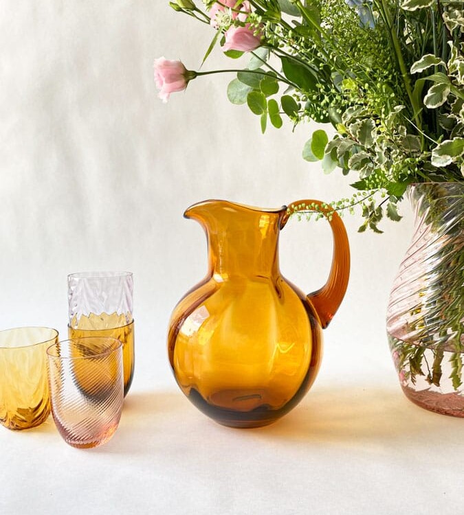 swirlande, jug with swirl, dark amber, anna von lipa, swirl jug, glass jug, mouth blown jug, glass jug, anna von lipa glass, anna von lipa retailer, remix by sofie
