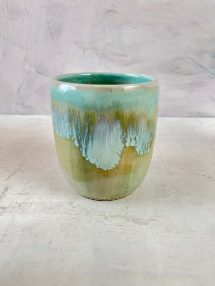 mugs, tea mugs, cups with handles, kermaik cups, handmade cups in ceramics, large selection of cups, cups from clay by tina marie, remix by sofie, mugs, cups