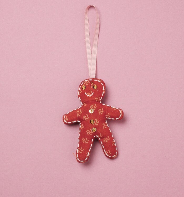silk cake man, sissel noblebo, Christmas decorations, silk Christmas decorations, ornaments of saris, Indian Christmas decorations, silk heart, genbryúgs ornaments, sustainability, remix by sofie