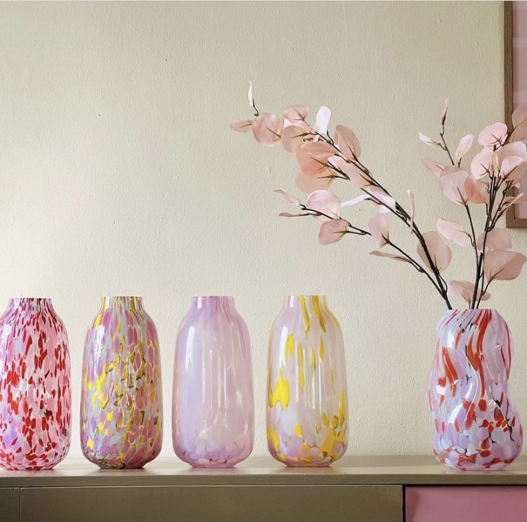 confetti vase, vase anna von lipa, anna von lipa glass, anna von lipa dealer, vase, flower vase, glass vase, vase, mouth blown glass, mouth blown vase, curled vases, marie retpen vases, glass puffs, drill cover, remix by sofie, flowers vase, vases, handblown glass, danish design unique vase