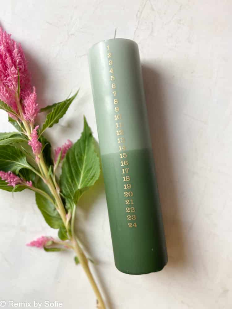 calendar light two-color green colors