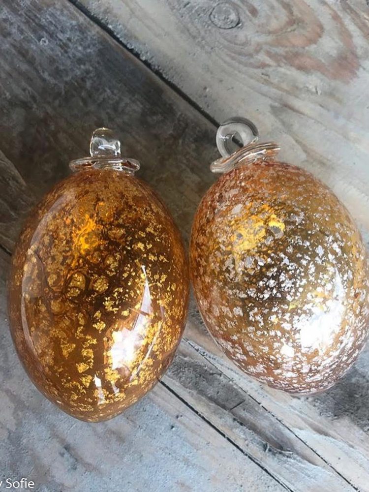 Easter eggs, Easter eggs, opal eggs, opal eggs, glass eggs, anna von lipa glass, opal Easter eggs, remix by Sofia.