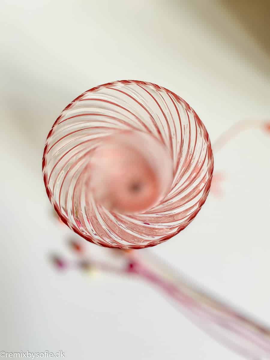 Alternative view of Oslo swirl vase - Pink