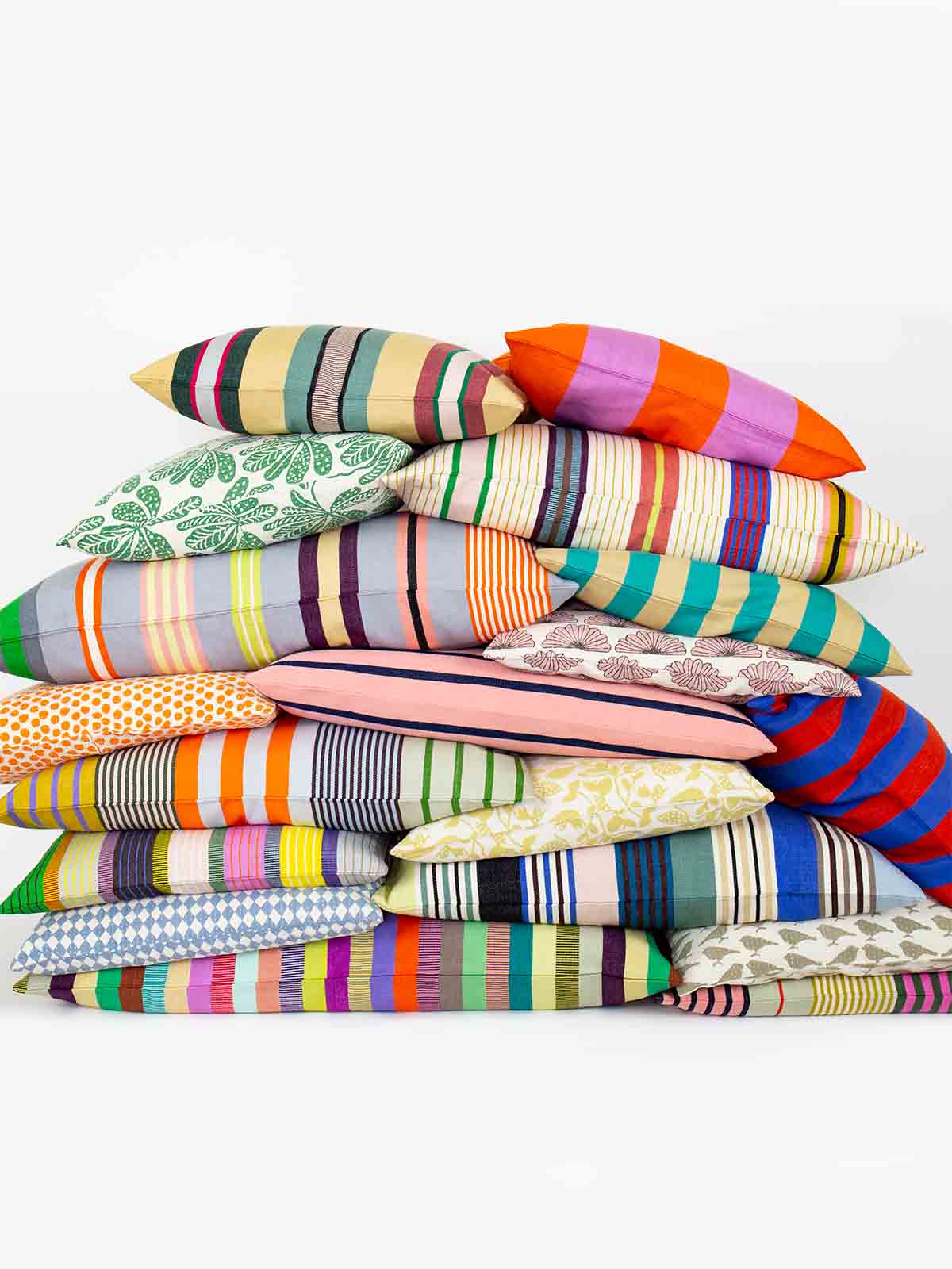 afroart pillow, handwoven pillow, handmade pillow, afroart pillow, remix by sofie, striped pillow, pillow in cotton, pillow with handwoven fabric.