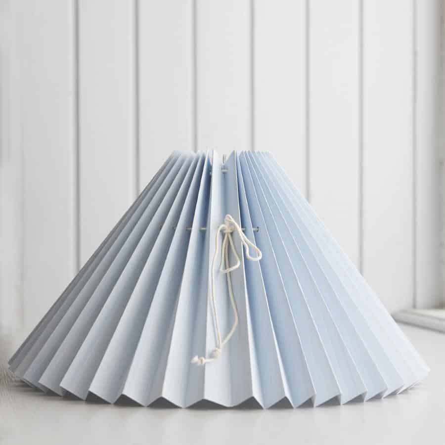 light blue lampshade, pink pleated lampshade, pleated display, pink roses, lampshades, pleated lampshade, lampshade, colored lampshade. remix by sofie, handmade screen, home decor, lampshade
