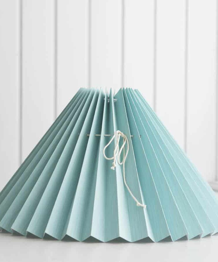 turquoise lampshade, mint pleated lampshade, pleated display, pink roses, lampshades, pleated lampshade, lampshade, colored lampshade. remix by sofie, handmade screen, home decor, lampshade