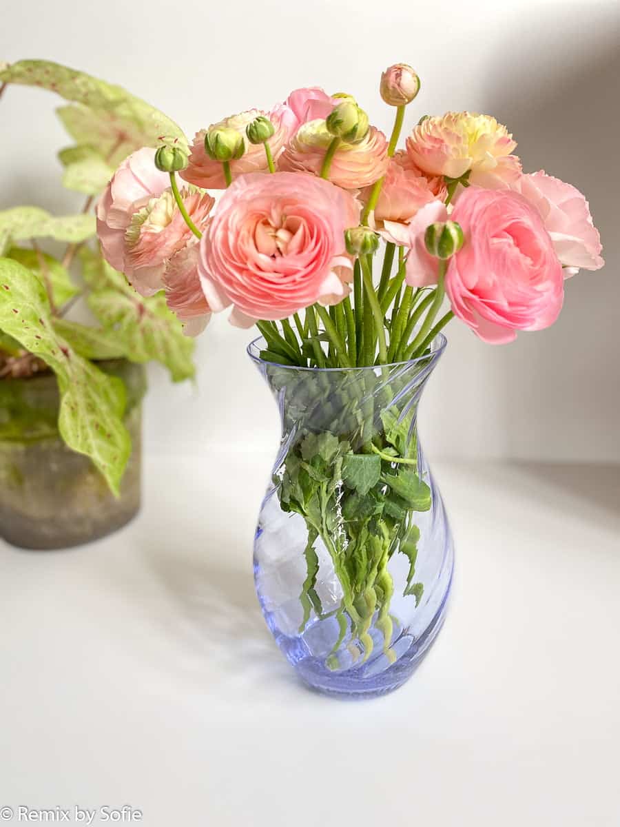 Anna von Lipa, swirl vase, mouth blown glass