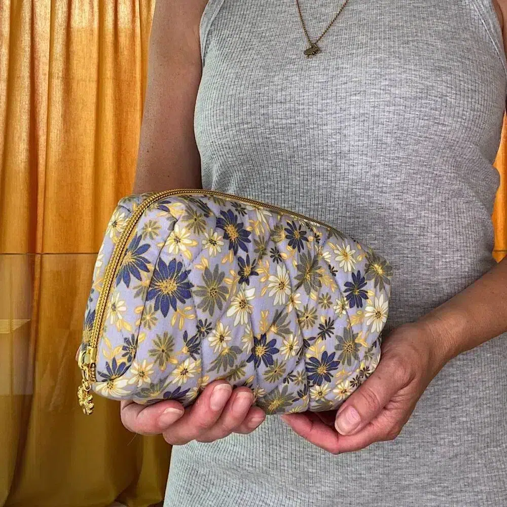 remix by sofie, mitomito, beauty, floral print, quilted make-up purse, make-up purse, make-up purse with floral print.
