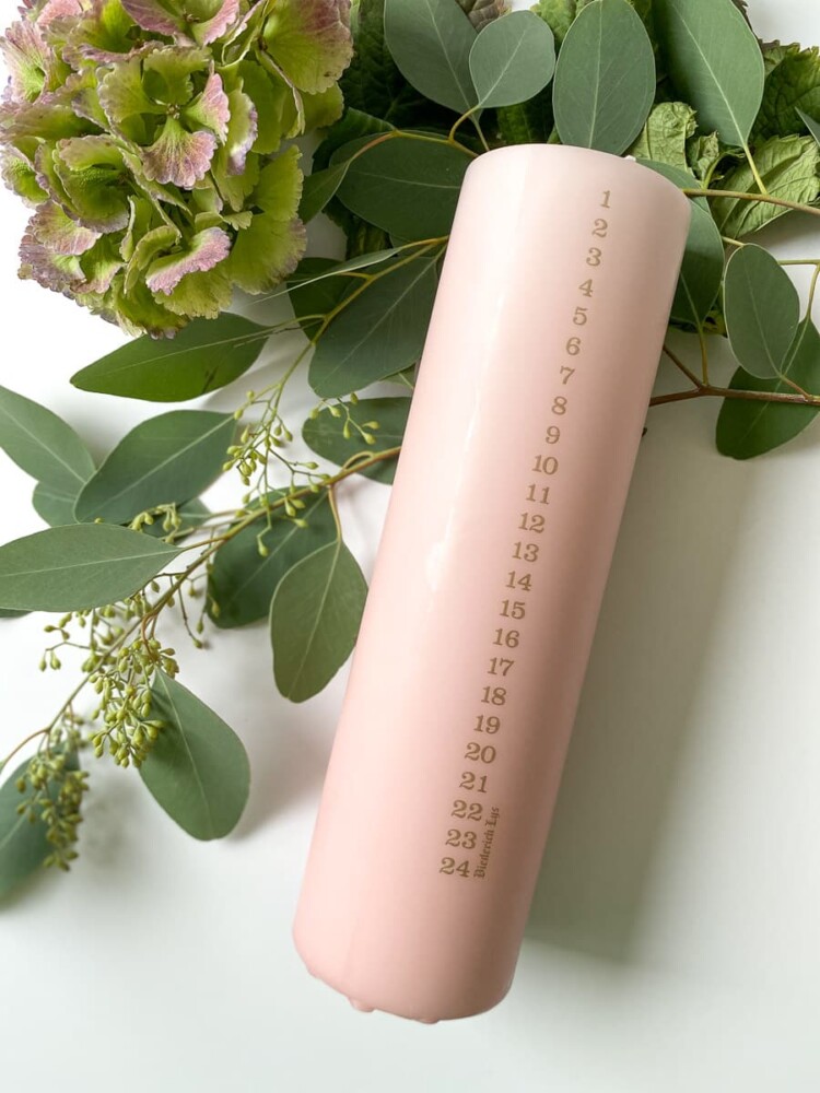 two-color calendar light, two-color calendar light, Christmas lights, colored lights, parrafine lights, steroidine lights, handmade lights, soot-free lights, calendar light, colored calendar light, date light, Christmas decorations, pastel lights, calendar light in pastel colors, remix by sofie
