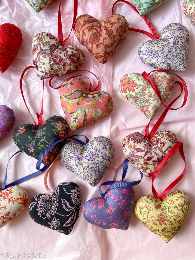 sissel noble bo, Christmas ornaments, silk Christmas ornaments, saris ornaments, Indian Christmas ornaments, silk heart, genbryúgs ornaments, sustainability