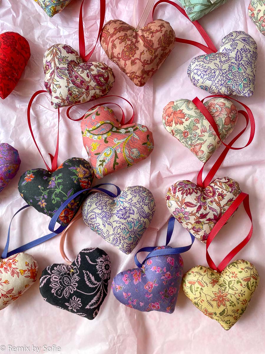 sissel noble bo, Christmas ornaments, silk Christmas ornaments, saris ornaments, Indian Christmas ornaments, silk heart, genbryúgs ornaments, sustainability