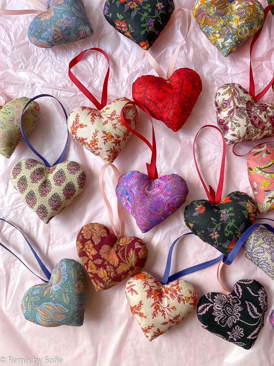 sissel noble bo, Christmas ornaments, silk Christmas ornaments, saris ornaments, Indian Christmas ornaments, silk heart, genbryúgs ornaments, sustainability