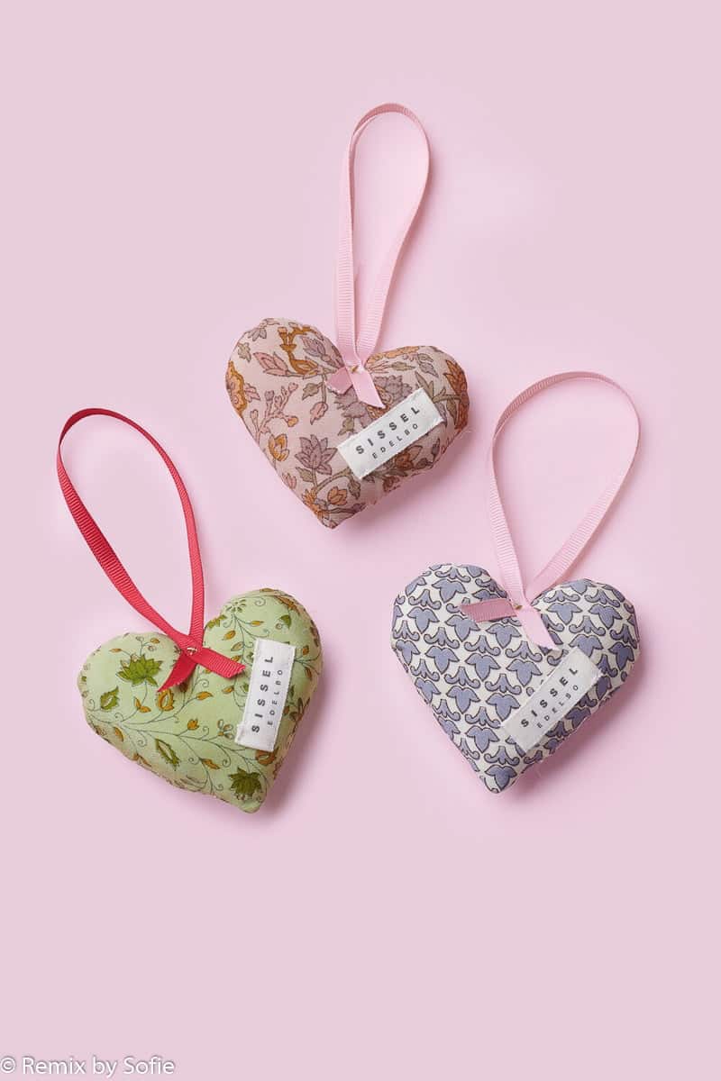 sissel noble bo, Christmas ornaments, silk Christmas ornaments, saris ornaments, Indian Christmas ornaments, silk heart, genbryúgs ornaments, sustainability