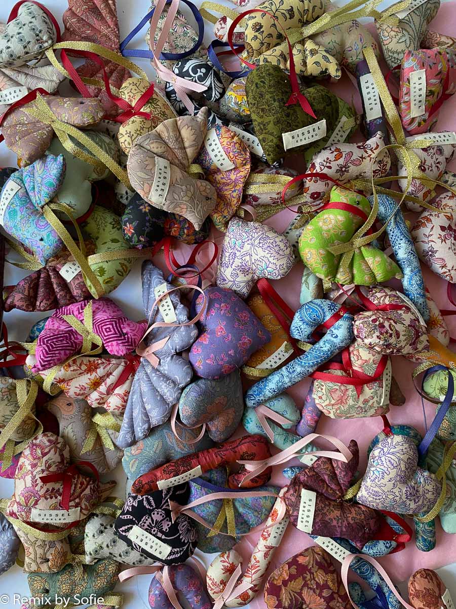 sissel noble bo, Christmas ornaments, silk Christmas ornaments, saris ornaments, Indian Christmas ornaments, silk heart, genbryúgs ornaments, sustainability