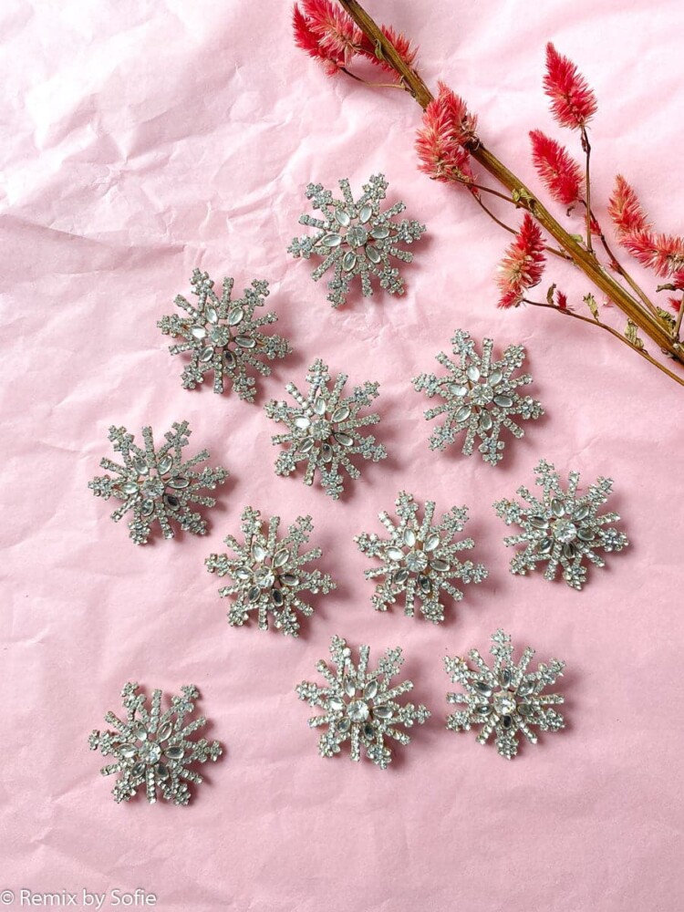 brooch, brooch in rhinestones, snowflakes, rhinestone snowflakes,