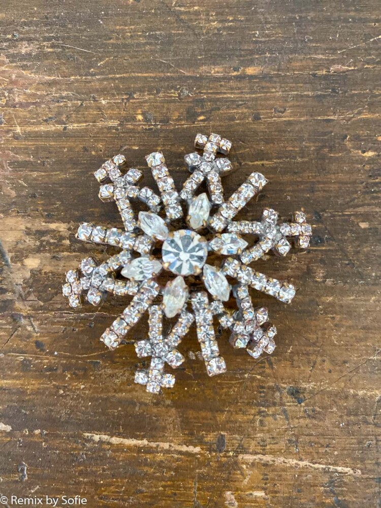 brooch, brooch in rhinestones, snowflakes, rhinestone snowflakes,