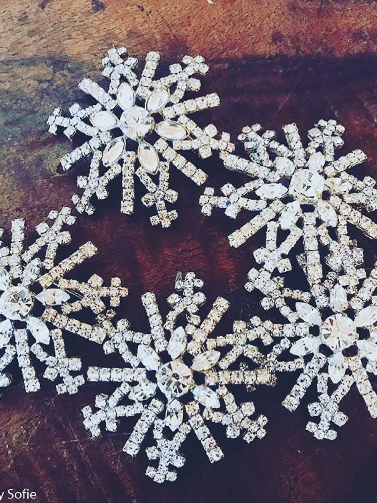 brooch, brooch in rhinestones, snowflakes, rhinestone snowflakes,