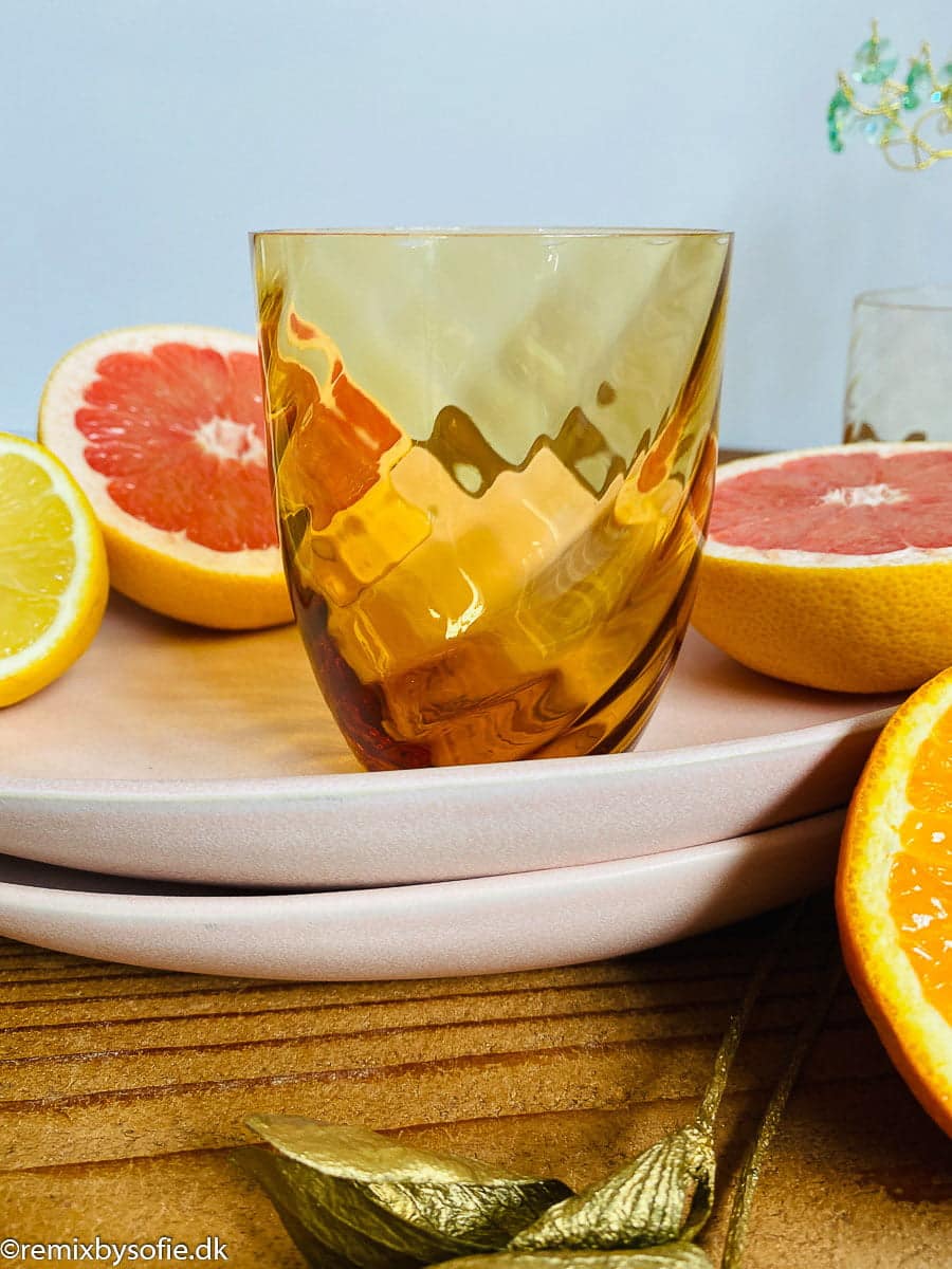 Anna von Lipa swirl glass dark amber
