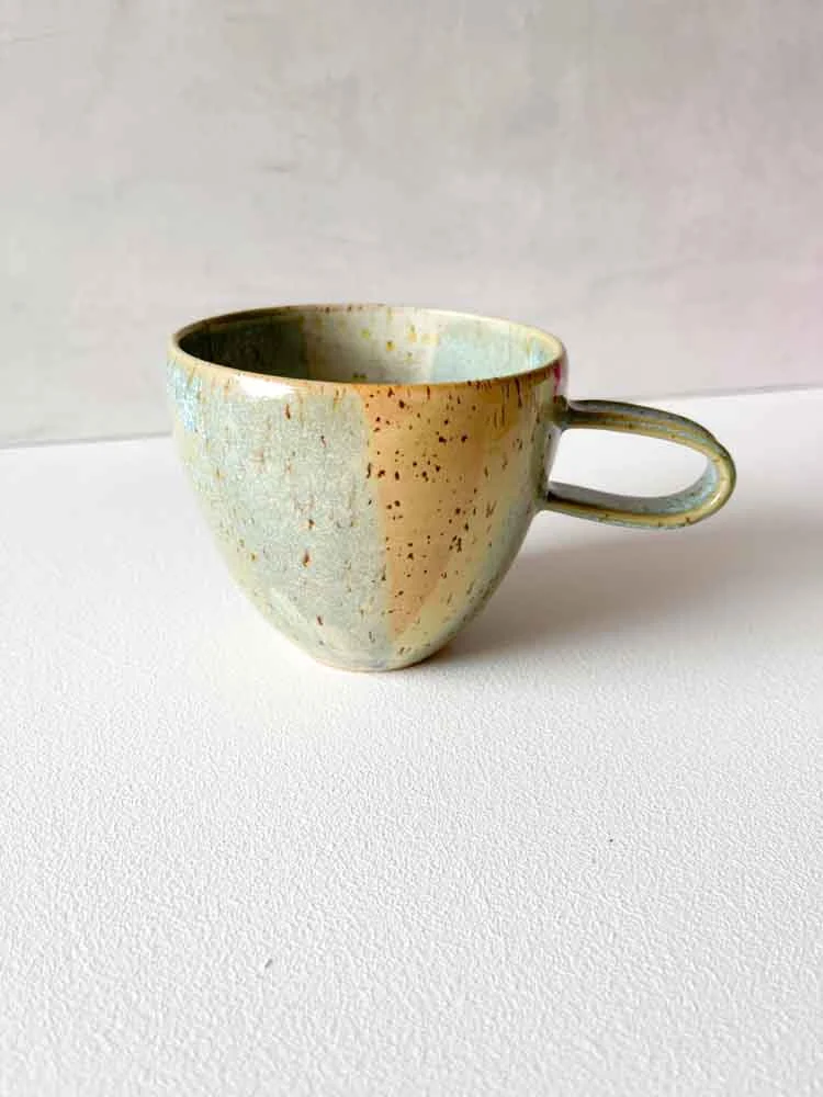 triné lise ceramic, grooved cup, cup, hand-turned cup, ceramic cup, tea cup, coffee cup, latte cup, cup with handle, triné lise ceramic, cappucino cup, stoneware cup, ceramic cup, mold,