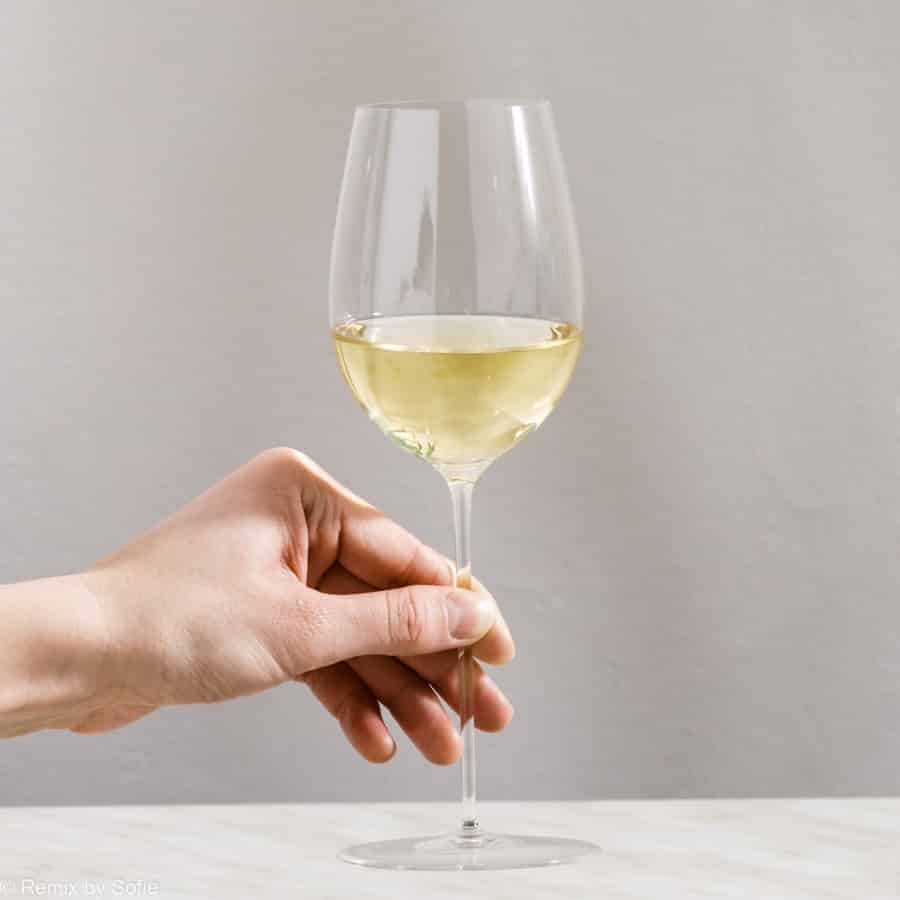 telesto sauvignon, wine glass, white wine glass, whitewine, handblown glasses, white wine glass, the perfect red wine glass, full wine glass, remix by sofie