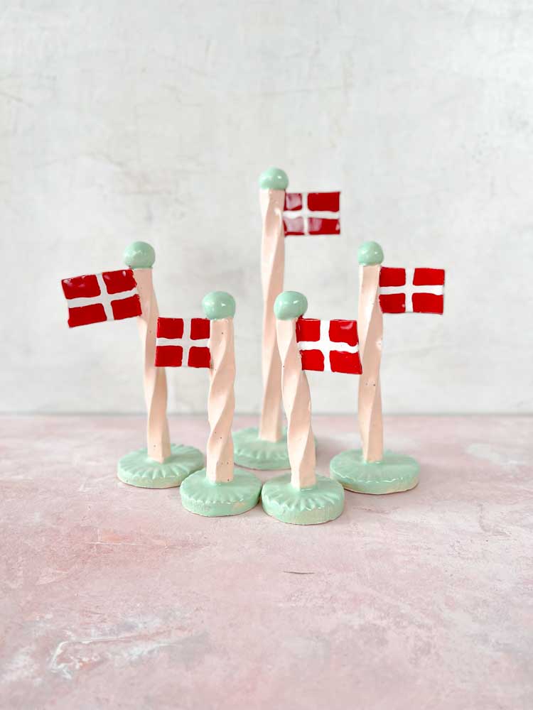 flags from the clay play, flags from the lions’ den, dandelions flags, ceramic flags