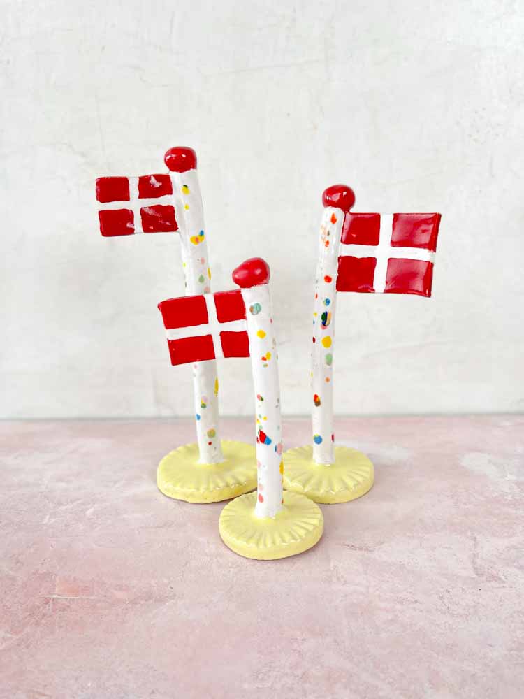 flags from the clay play, flags from the lions’ den, dandelions flags, ceramic flags