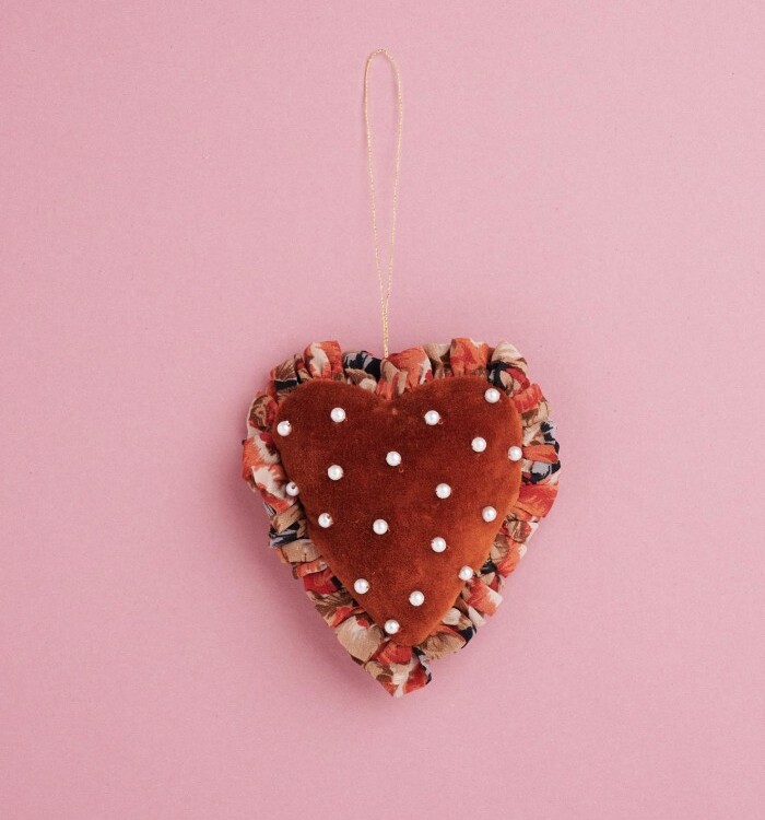 velour heart, sissel edelbo, christmas decorations, silk christmas decorations, ornaments of saris, indian christmas decorations, silk heart, genbryúgs ornaments, sustainability, remix by sofie
