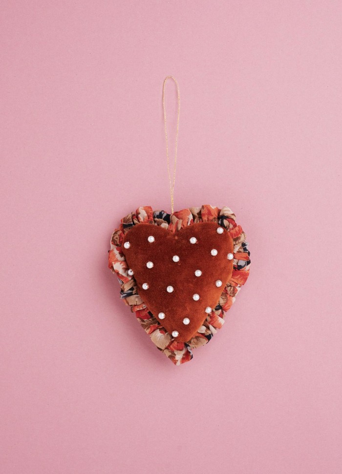 velour heart, sissel edelbo, christmas decorations, silk Christmas decorations, ornaments of saris, indian Christmas decorations, silk heart, genbryúgs ornaments, sustainability, remix by sofie