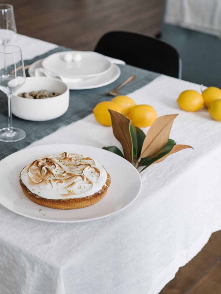 white tablecloth, napkin pink flowers, linen spoken tablecloths and napkins, linen, linen, boron cover, remix by sofie, linen tablecloth, tablecloth in linen, organic