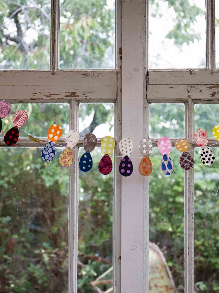 Guirelande, fair trade, paper, with coloured eggs