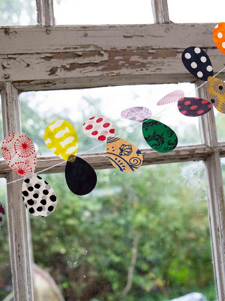 Guirelande, fair trade, paper, with coloured eggs