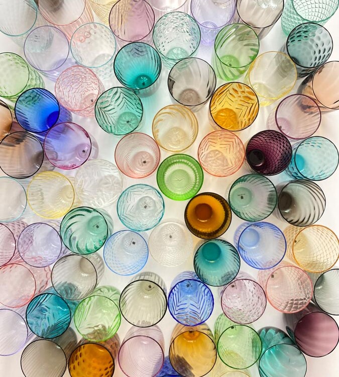 swirl brown, swirl bronze brown, anna von lipa, Remix by Sofie, anna von lipa glass, handblown glass, handblown glass, drinking glass, water glass, colored glass, mix and matck glass, mix & matck glass, tumbler, wawe glass, swirk glass, harlequin glass, spiral glass, bamboo glass, olive glass, table cover, anna von lipa retailer