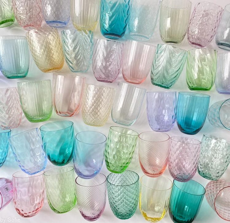 olive in blue smoke, oliive glass, bamboo glass, anna von lipa mix & match, swil glass, wawe glass, harlequin glass, tumbler, water glass, drinking glass, colored glass, home interior, table cover, glass from anna von lipa, anna von lipa dealer, remix by sofie