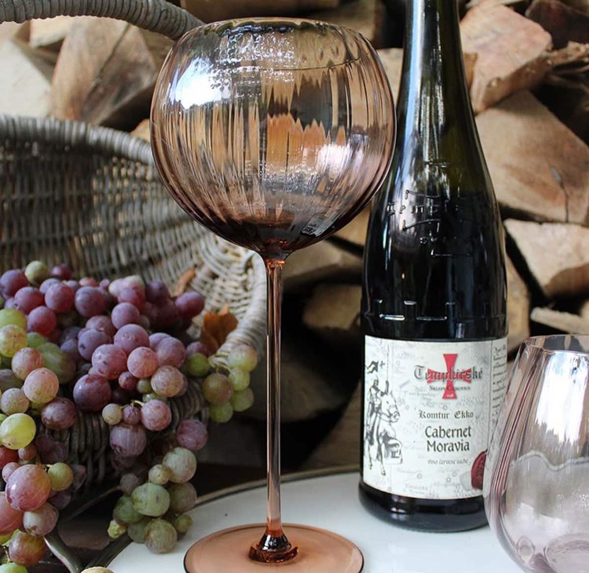 Anna von Lipa wine glass, red wine glass, wine glass, mouth blown wine glass, brown wine glass, Lyon wine glass.