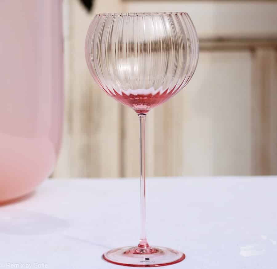 wineglass, handblown, light purple, neodymium glass, remix by sofie,anna von lipa wineglass, red wineglass, mouthblown wineglass, wineglass, lyon wineglass