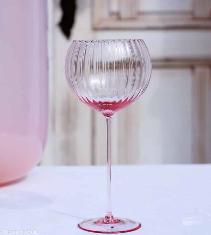 Anna von Lipa red wine glass in pink