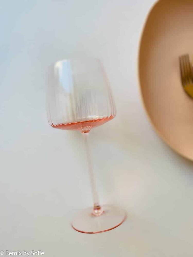 anna von lipa glass, anna von lipa wine glass, wine glass, wine glass, wine glass, mouth-blown glass, wine glass, table cover, Lyon wine glass,